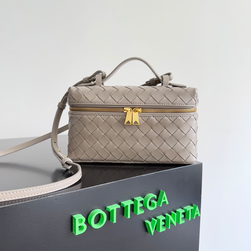 Bottega Veneta Bang Bang Vanity Case(high-end grade) - Image 2