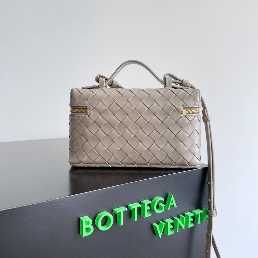 Bottega Veneta Bang Bang Vanity Case(high-end grade) - Image 4