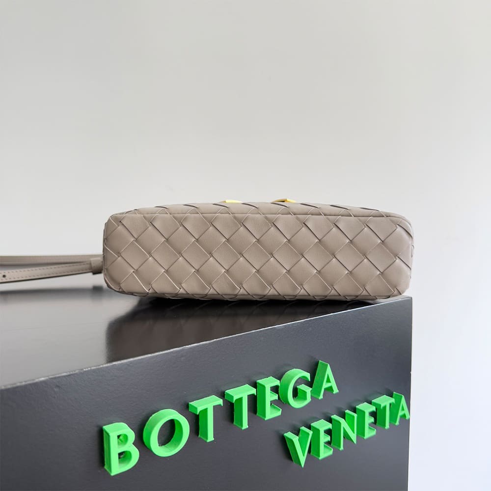 Bottega Veneta Bang Bang Vanity Case(high-end grade) - Image 5