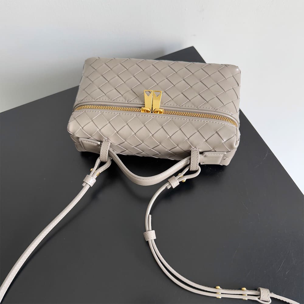 Bottega Veneta Bang Bang Vanity Case(high-end grade) - Image 6