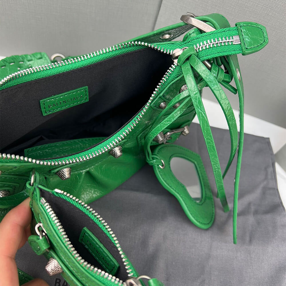 BALENCIAGA WOMEN??S LE CAGOLE XS SHOULDER BAG - Image 8