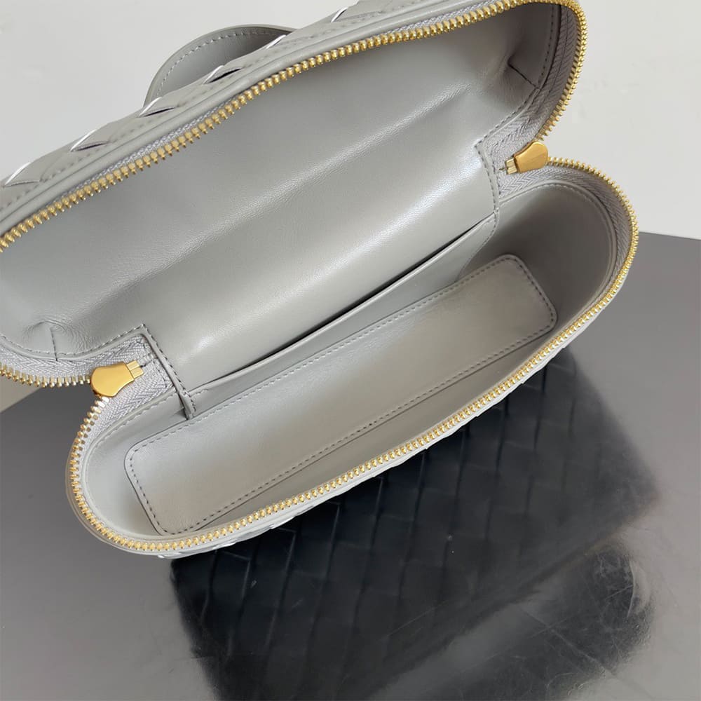 Bottega Veneta Bang Bang Vanity Case(high-end grade) - Image 8